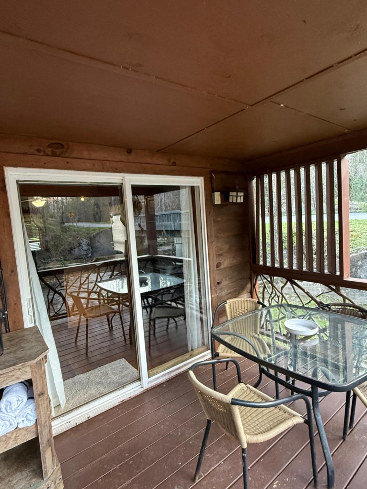Qualla Cabins And Motel Cherokee Near Casino Whittier Екстериор снимка