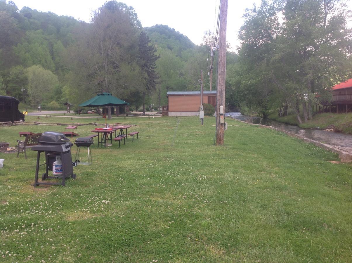 Qualla Cabins And Motel Cherokee Near Casino Whittier Екстериор снимка