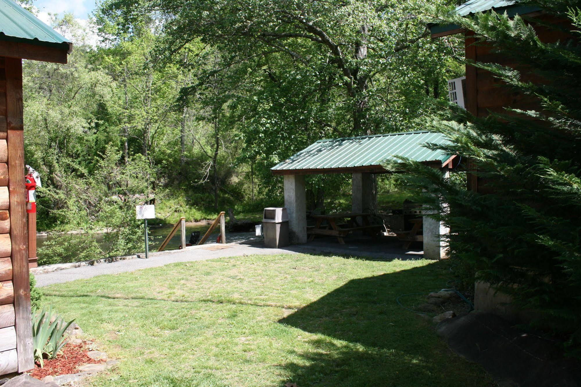 Qualla Cabins And Motel Cherokee Near Casino Whittier Екстериор снимка