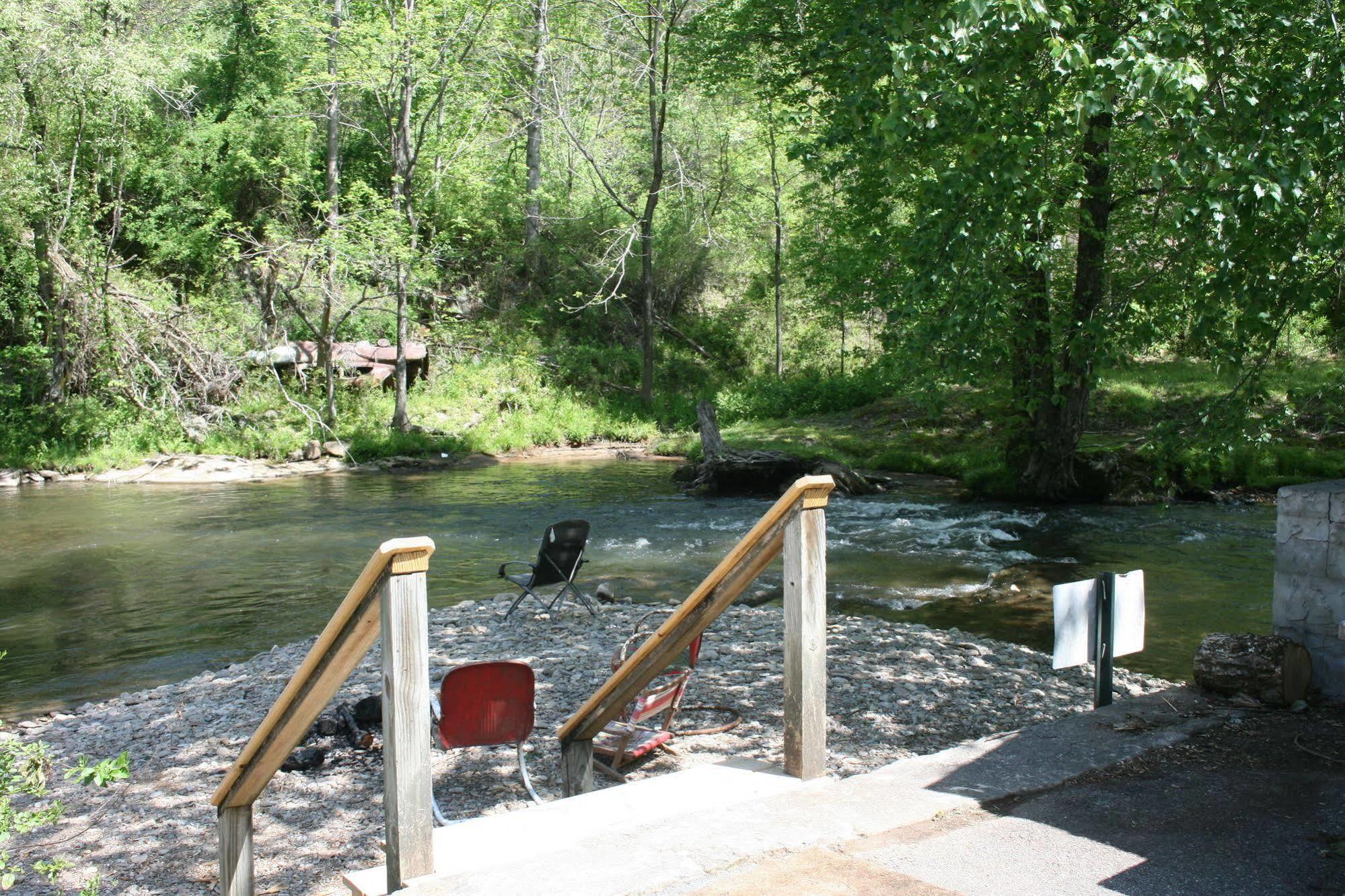 Qualla Cabins And Motel Cherokee Near Casino Whittier Екстериор снимка